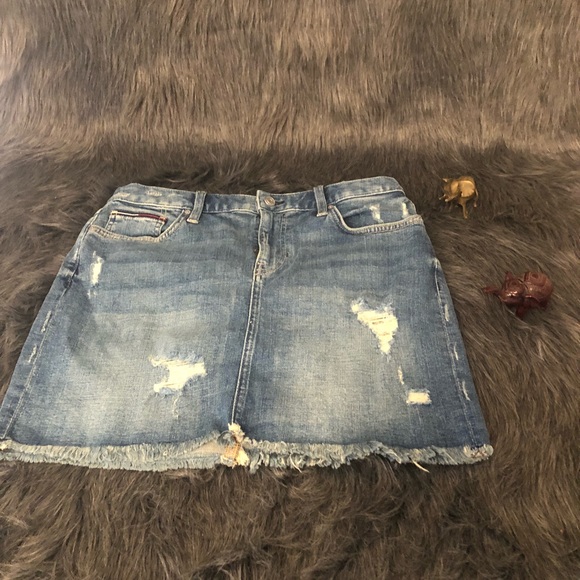 Beautiful mini denim skirt. - Picture 3 of 4